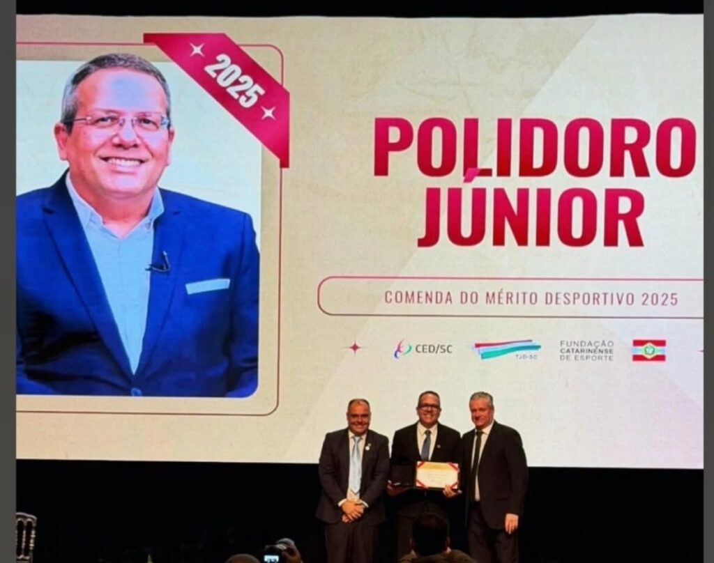 Vandrei Bion (à esq.), Polidoro Júnior e Alexandre Monguilhott, presidente do CED (à dir.)