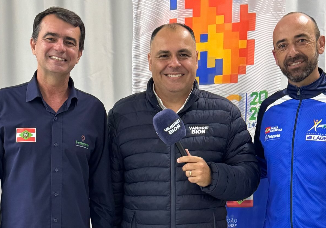 Tyrone Machado, Superintendente da Fundação Municipal de Esportes de Lages, e com Jeferson Ramos Batista, Presidente da Fesporte.