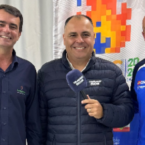 Tyrone Machado, Superintendente da Fundação Municipal de Esportes de Lages, e com Jeferson Ramos Batista, Presidente da Fesporte.